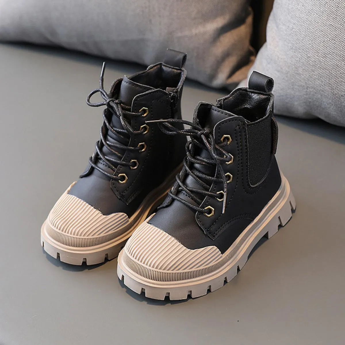 Bellissime scarpe da passeggio per esterni alte per bambini Stivali con plateau stringati per il tempo libero per bambini Scarpe