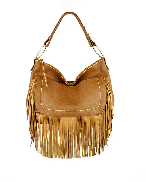Borsa a spalla color cuoio misura grande in pelle morbida effetto martellato con doppia tasca esterna e frange applicate al fond