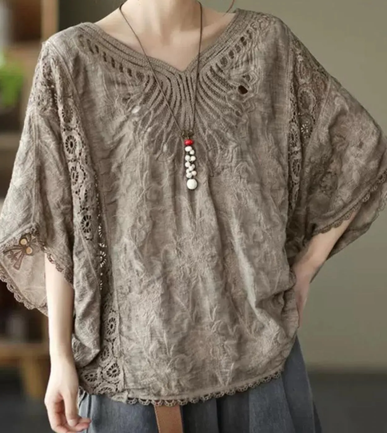 Camicetta con ricamo in pizzo a farfalla alla moda Camicetta in cotone solido Top da donna con scollo a V a mezza manica a pipis