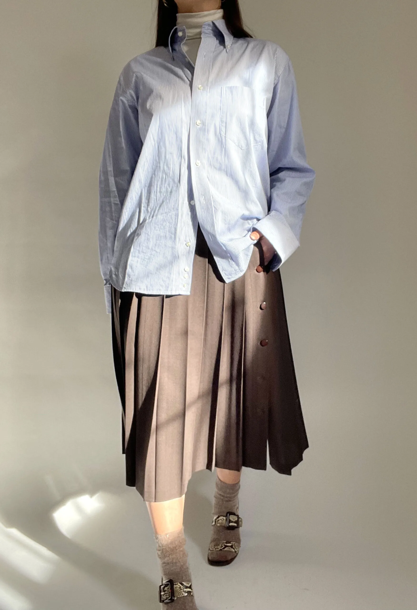 Camicia sartoriale maschile a righe azzurre e bianche