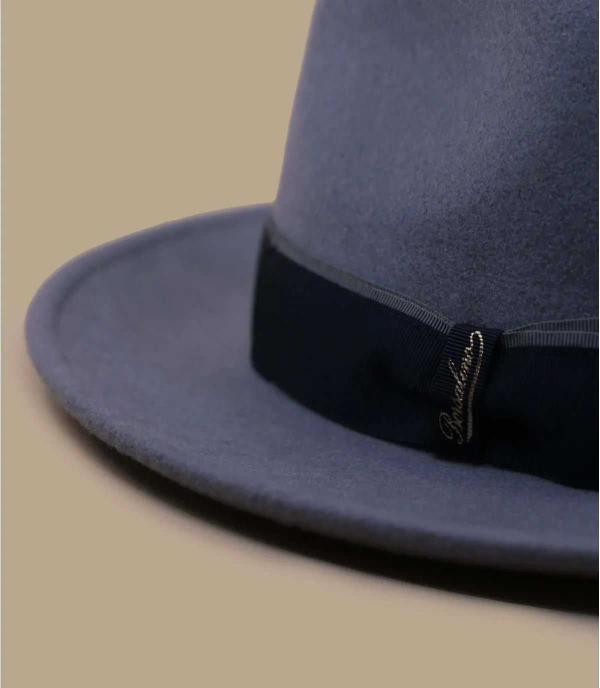 Cappello fedora grigio con nastro di lana blu navy  Ricky Wool Felt perla     