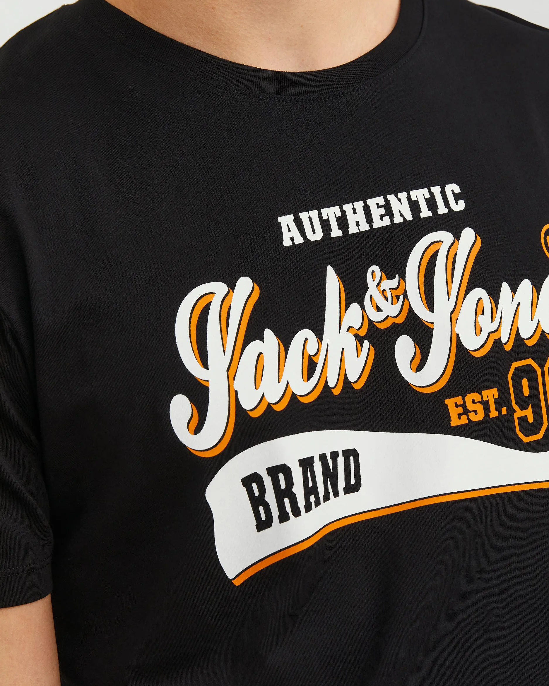 T-shirt nera mezza manica con logo grafico davanti